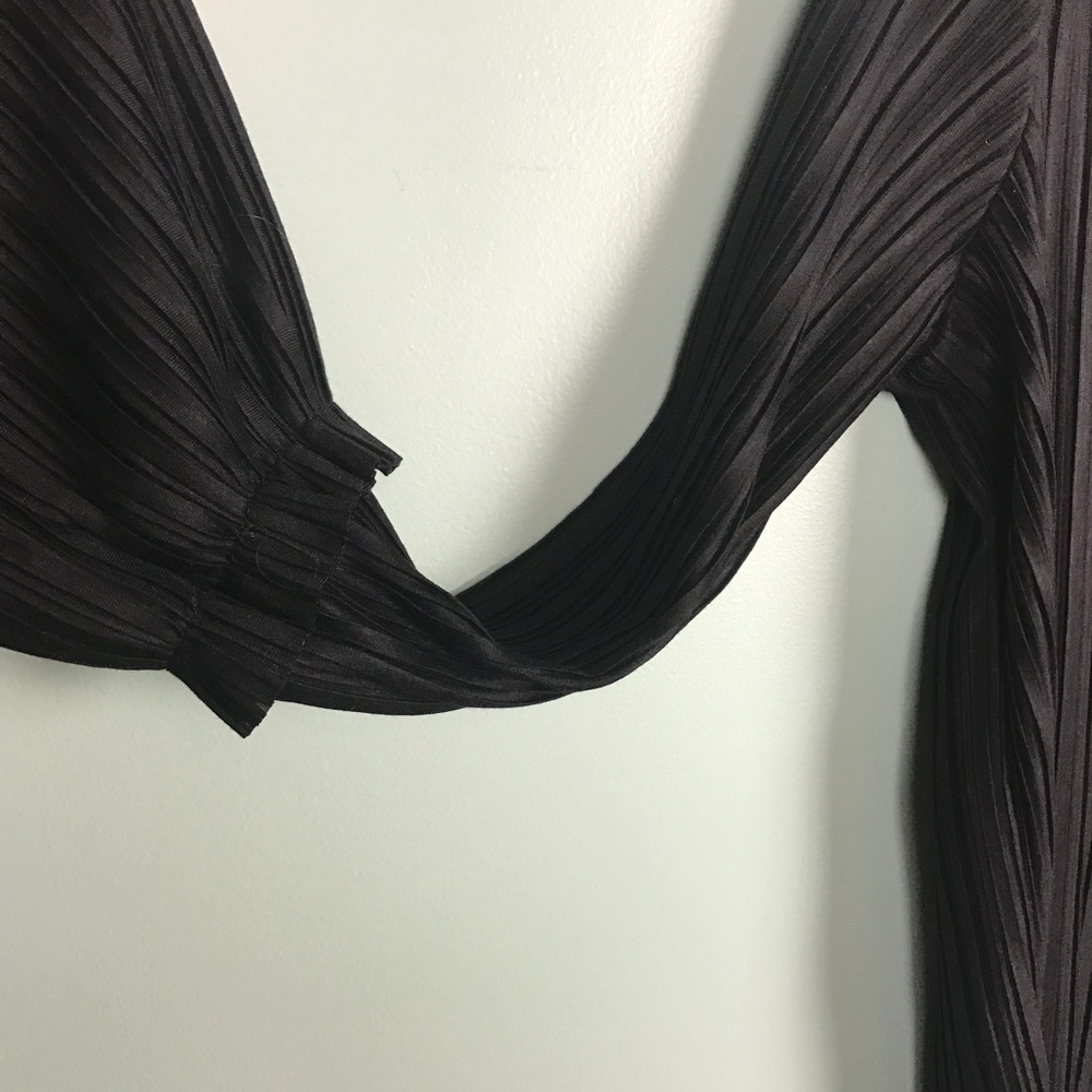 SOLD ✨ Bell Sleeve Blouse - Picture 3 of 4